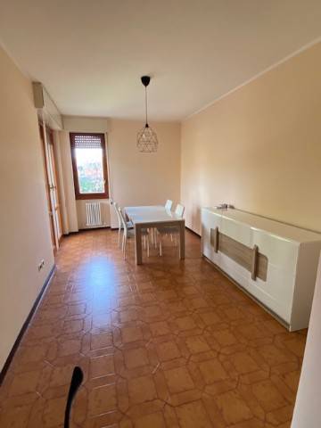 appartamento in affitto a Desenzano del Garda in zona Campeggio sul Vò
