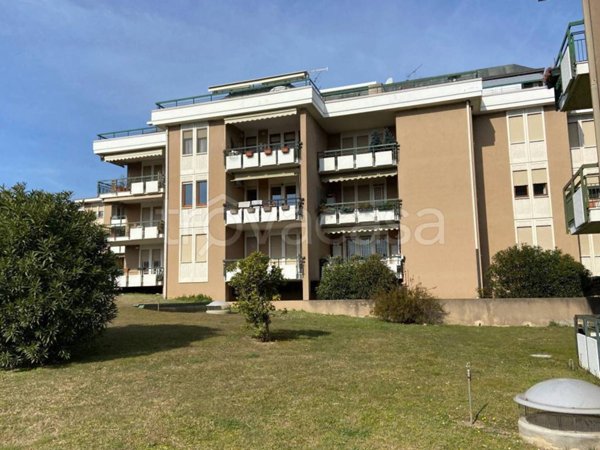 appartamento in affitto a Desenzano del Garda in zona Campeggio sul Vò