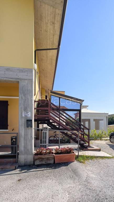 appartamento in affitto a Desenzano del Garda in zona Rivoltella