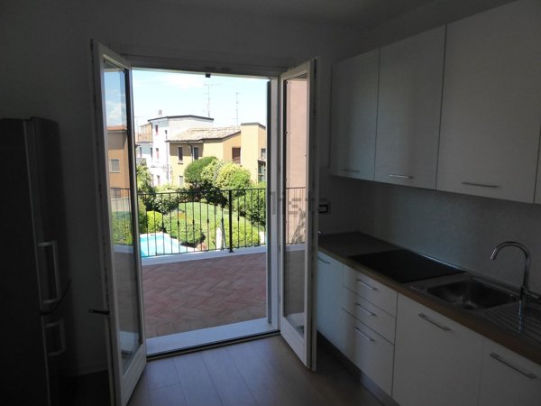 appartamento in affitto a Desenzano del Garda in zona Rivoltella