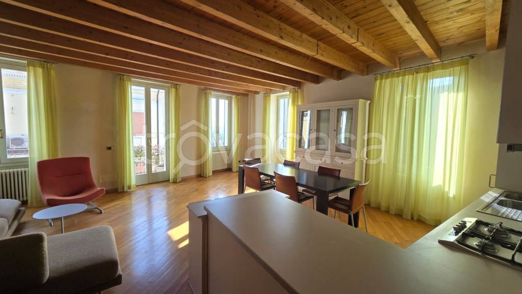 appartamento in affitto a Desenzano del Garda