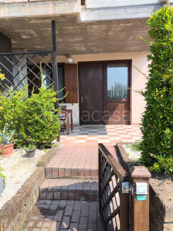 appartamento in affitto a Desenzano del Garda in zona Rivoltella