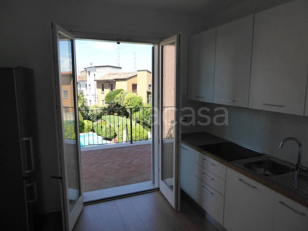 appartamento in affitto a Desenzano del Garda in zona Rivoltella