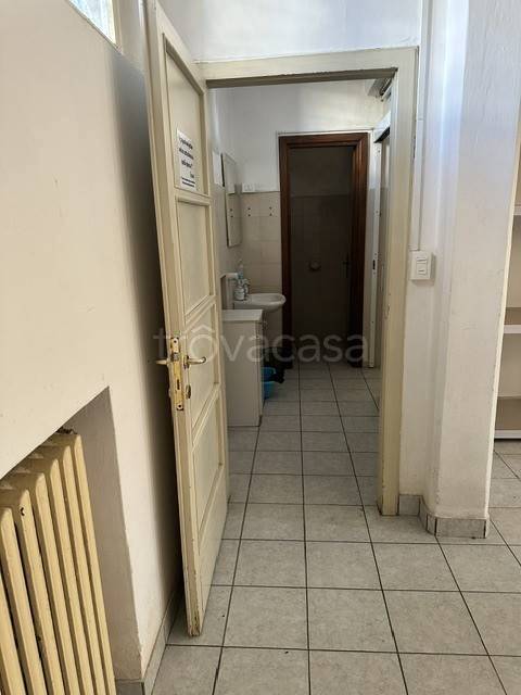 locale commerciale in affitto a Desenzano del Garda in zona Campeggio sul Vò