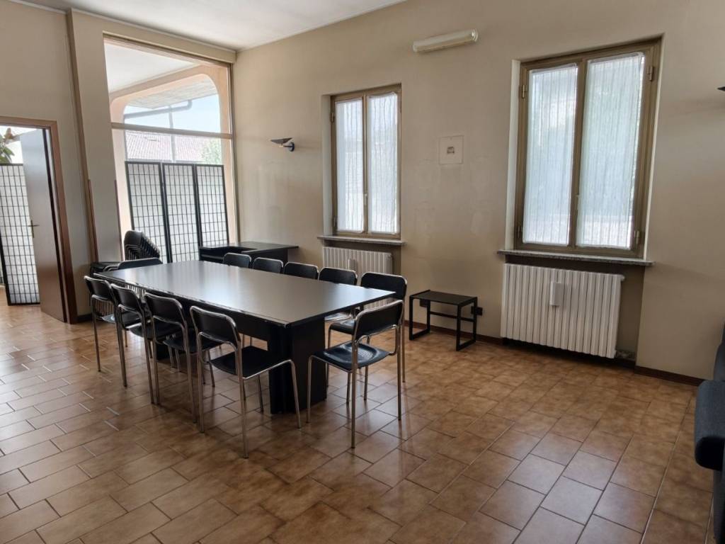 negozio in affitto a Desenzano del Garda in zona San Martino della Battaglia