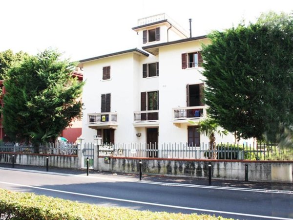 appartamento in affitto a Desenzano del Garda in zona Campeggio sul Vò