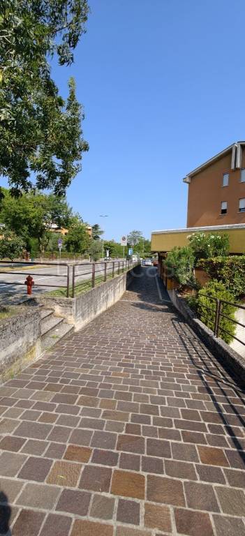 appartamento in affitto a Desenzano del Garda in zona Campeggio sul Vò
