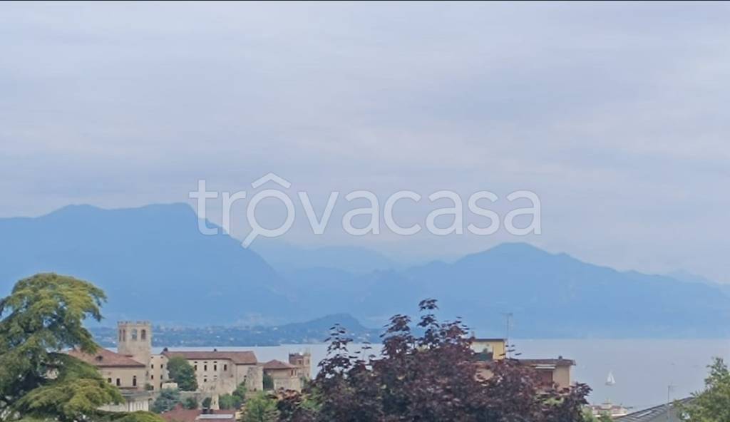 appartamento in affitto a Desenzano del Garda in zona Campeggio sul Vò