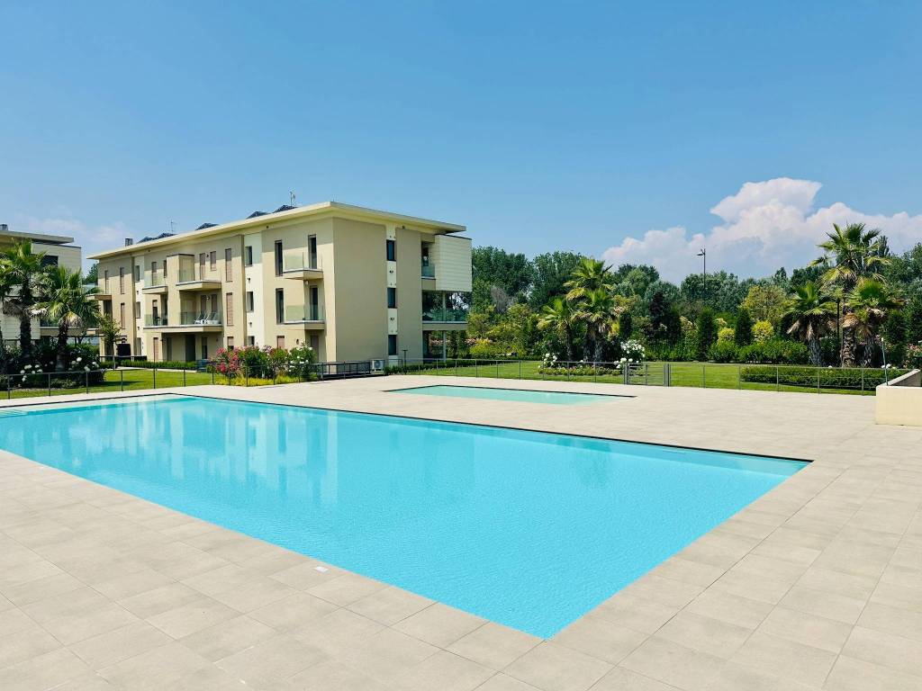 appartamento in affitto a Desenzano del Garda in zona Rivoltella