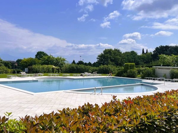 appartamento in affitto a Desenzano del Garda in zona Campeggio sul Vò