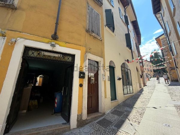 villa in affitto a Desenzano del Garda in zona Campeggio sul Vò