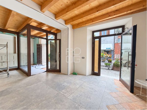 locale commerciale in affitto a Desenzano del Garda in zona Campeggio sul Vò