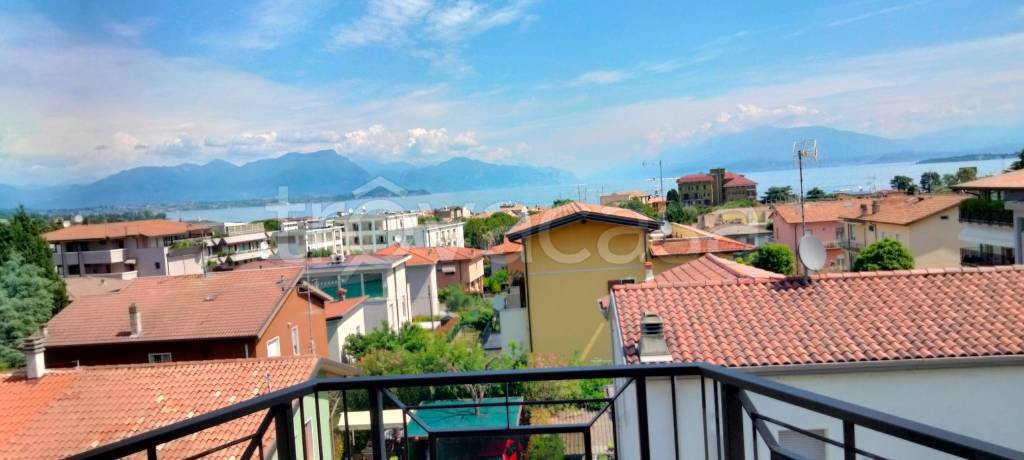 appartamento in affitto a Desenzano del Garda in zona Campeggio sul Vò