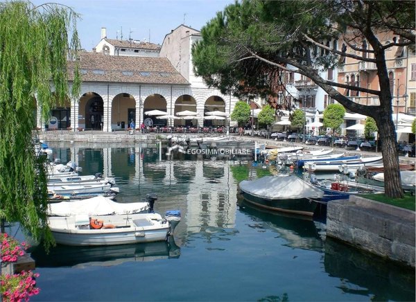 appartamento in affitto a Desenzano del Garda in zona Campeggio sul Vò