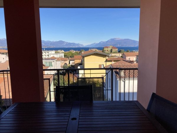 appartamento in affitto a Desenzano del Garda in zona Campeggio sul Vò