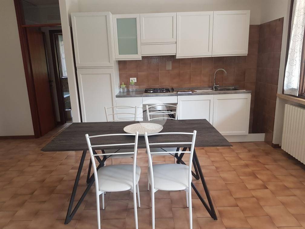 appartamento in affitto a Desenzano del Garda in zona Campeggio sul Vò
