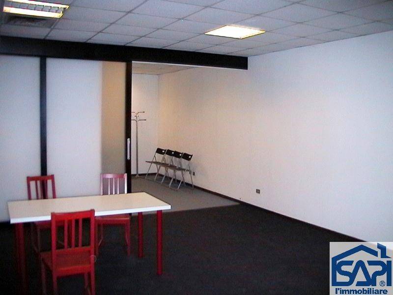locale commerciale in affitto ad Edolo in zona Vico
