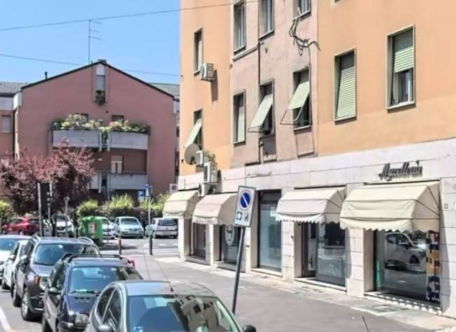 negozio in affitto ad Edolo in zona Vico