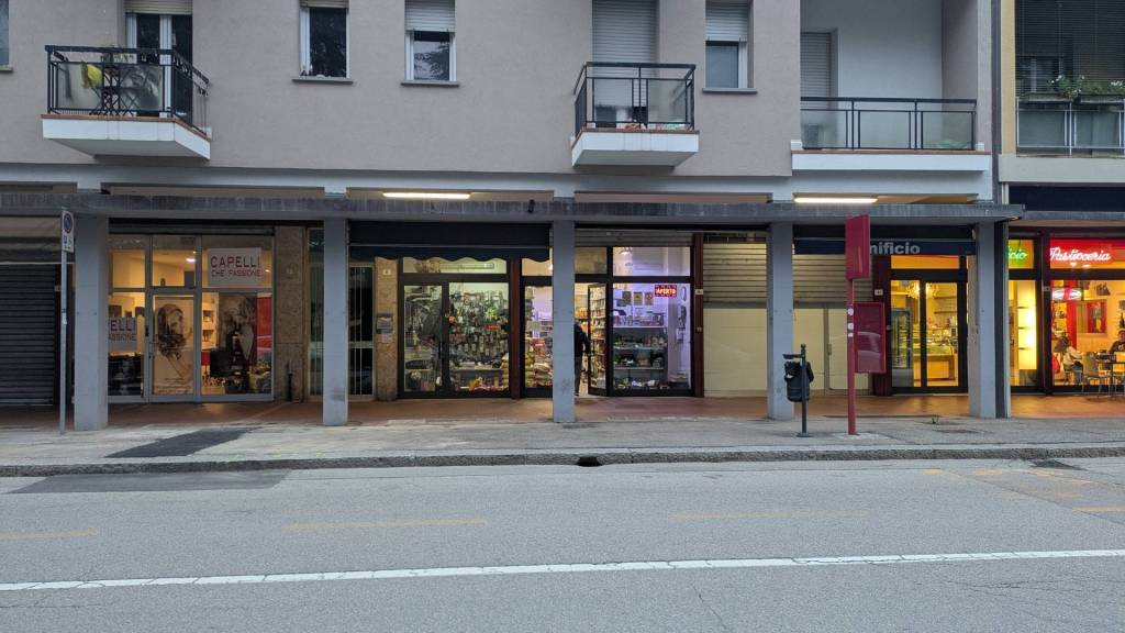 negozio in affitto ad Edolo in zona Vico