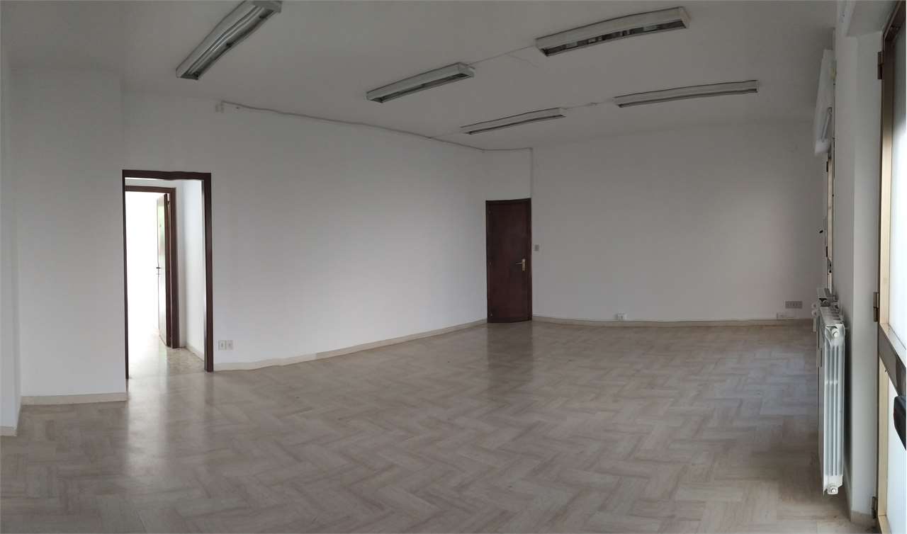 negozio in affitto ad Edolo in zona Vico