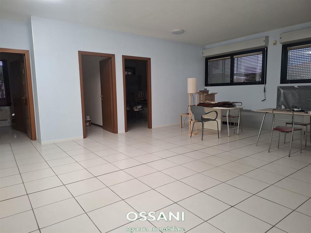 ufficio in affitto ad Edolo in zona Vico