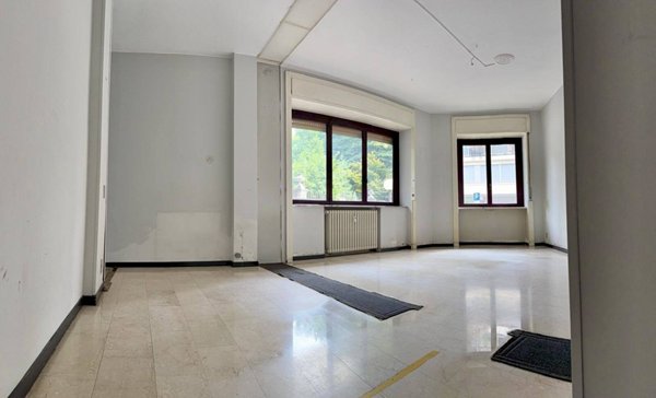 ufficio in affitto ad Edolo in zona Vico