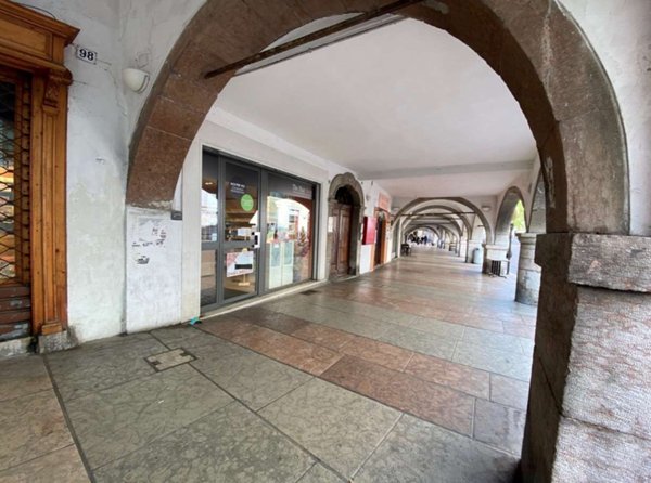 negozio in affitto ad Edolo in zona Vico