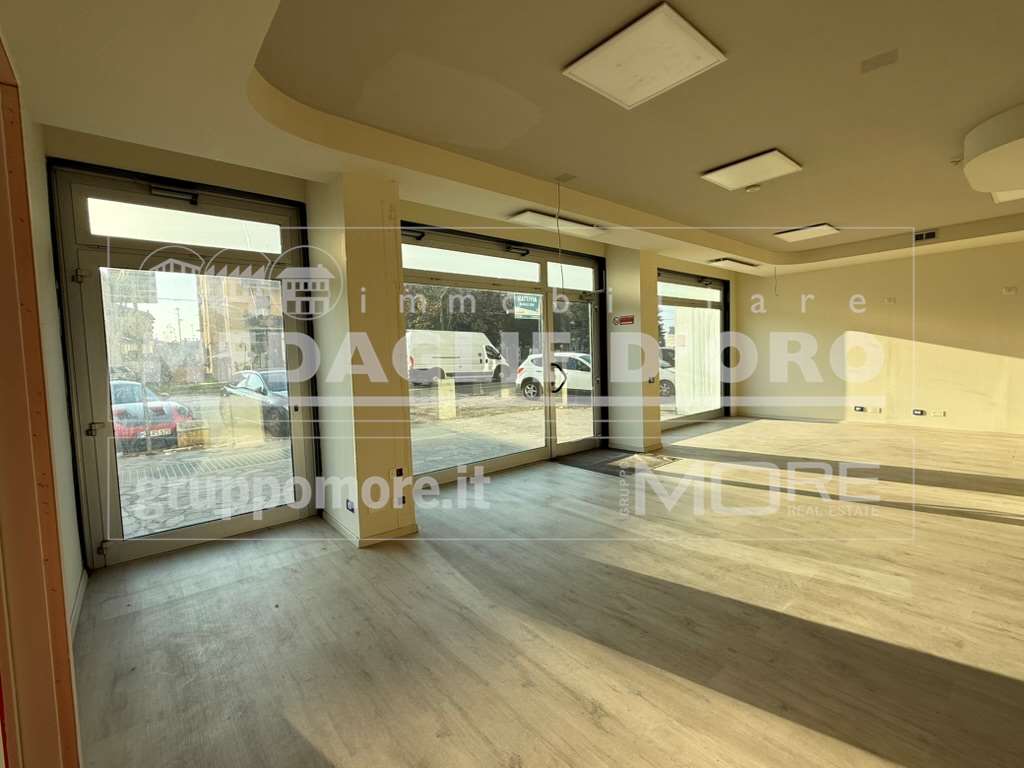 negozio in affitto ad Edolo in zona Vico