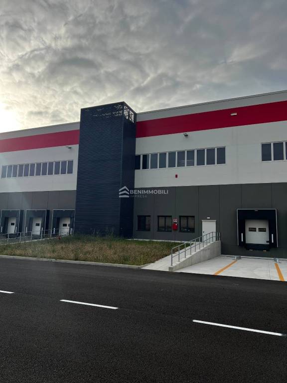 capannone in affitto ad Edolo in zona Vico