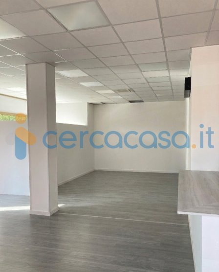 locale commerciale in affitto ad Edolo in zona Vico