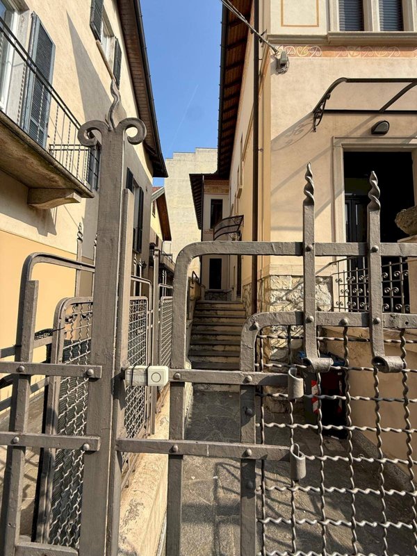 ufficio in affitto ad Edolo in zona Vico