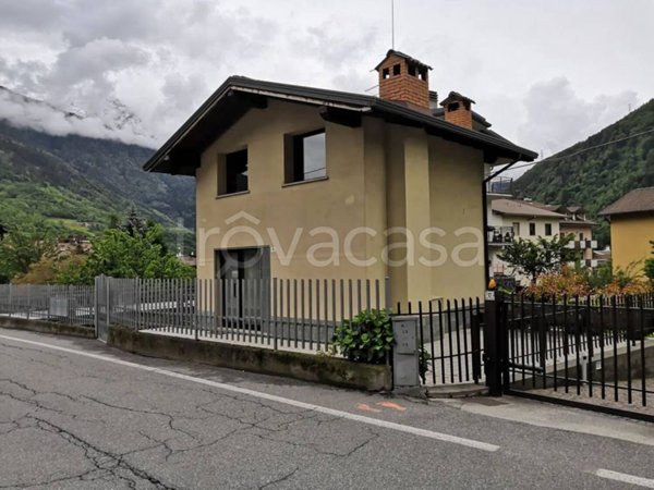 casa indipendente in affitto ad Edolo in zona Vico