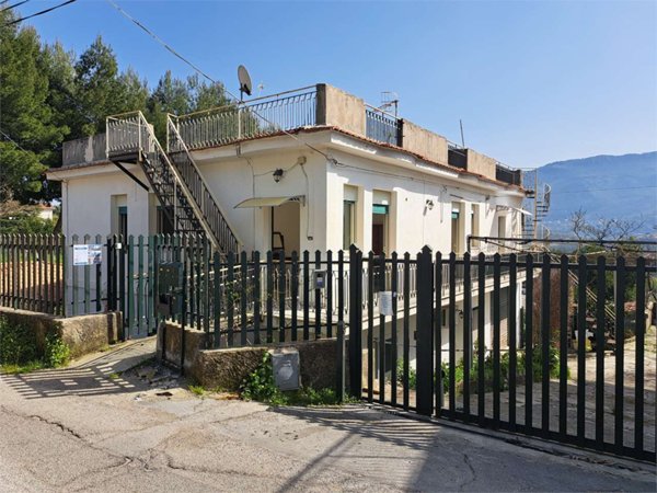 casa indipendente in affitto ad Edolo in zona Vico