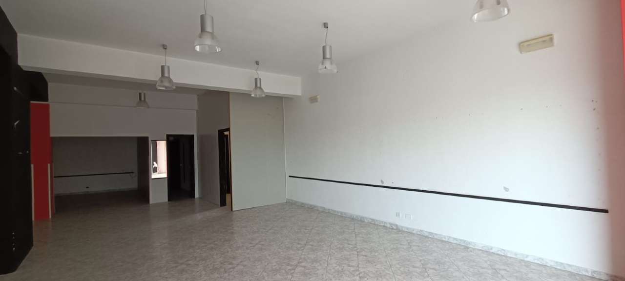 locale commerciale in affitto ad Edolo in zona Vico