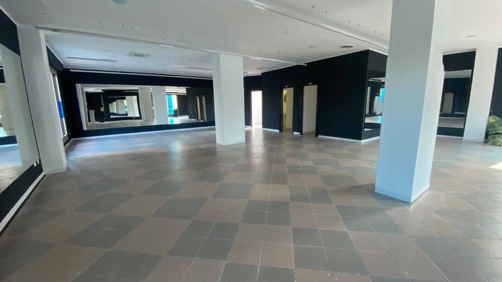 locale commerciale in affitto ad Edolo in zona Vico
