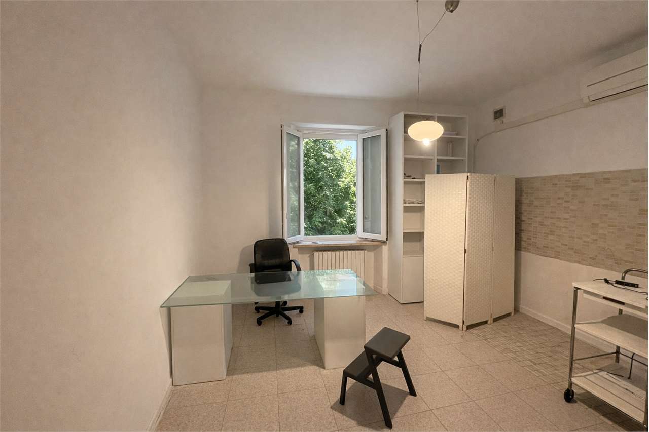 ufficio in affitto ad Edolo in zona Vico