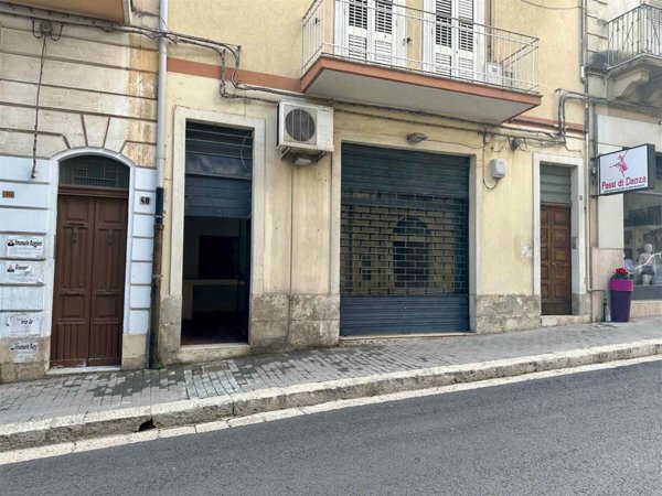 negozio in affitto ad Edolo in zona Vico