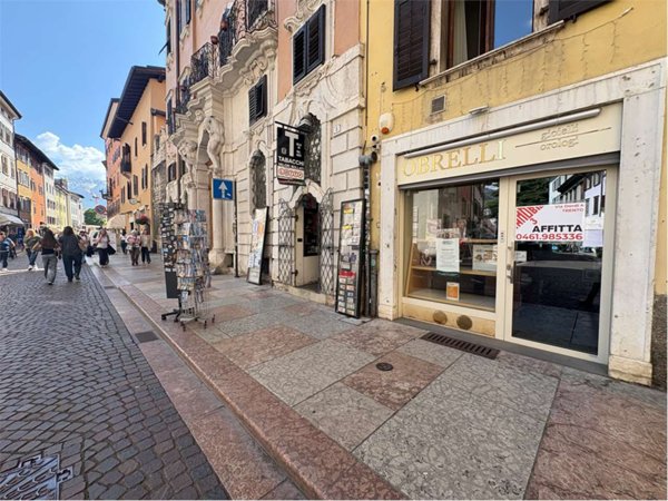 negozio in affitto ad Edolo in zona Vico