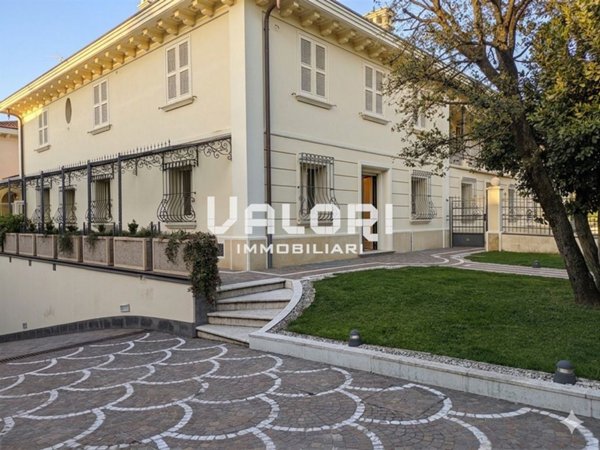 casa indipendente in affitto ad Edolo in zona Vico