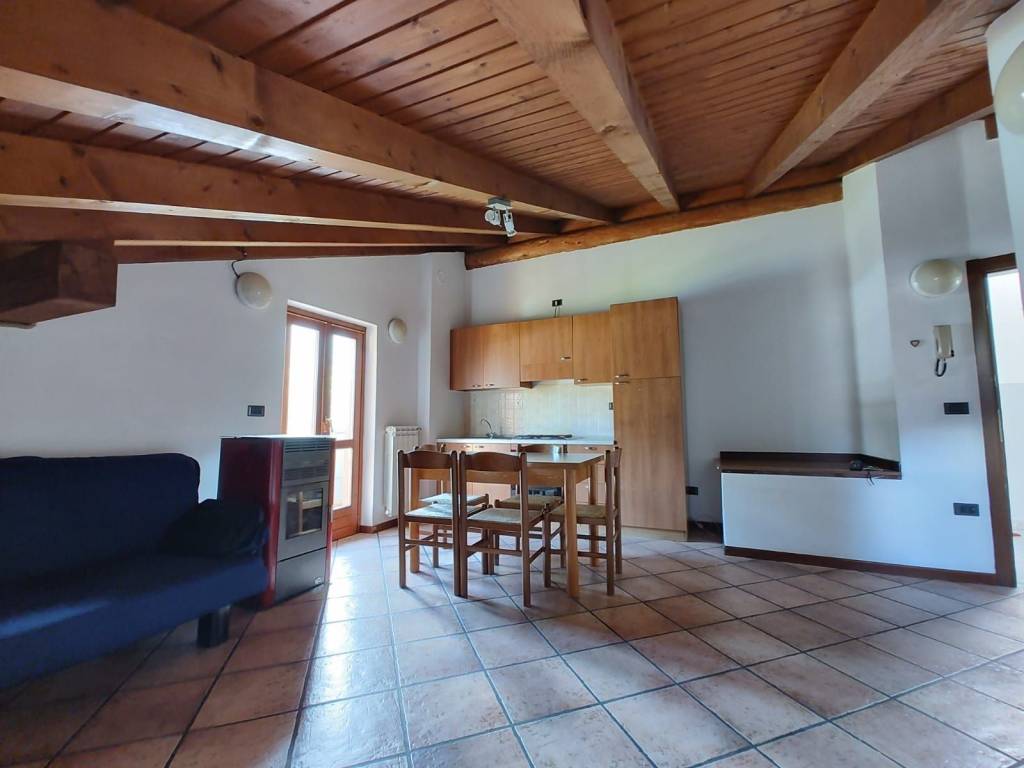 appartamento in affitto ad Edolo in zona Mù