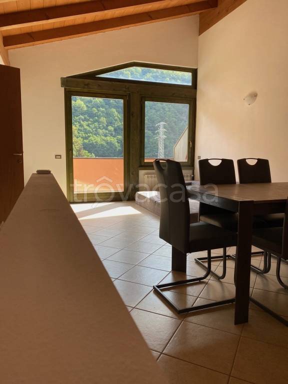 appartamento in affitto ad Edolo in zona Mù