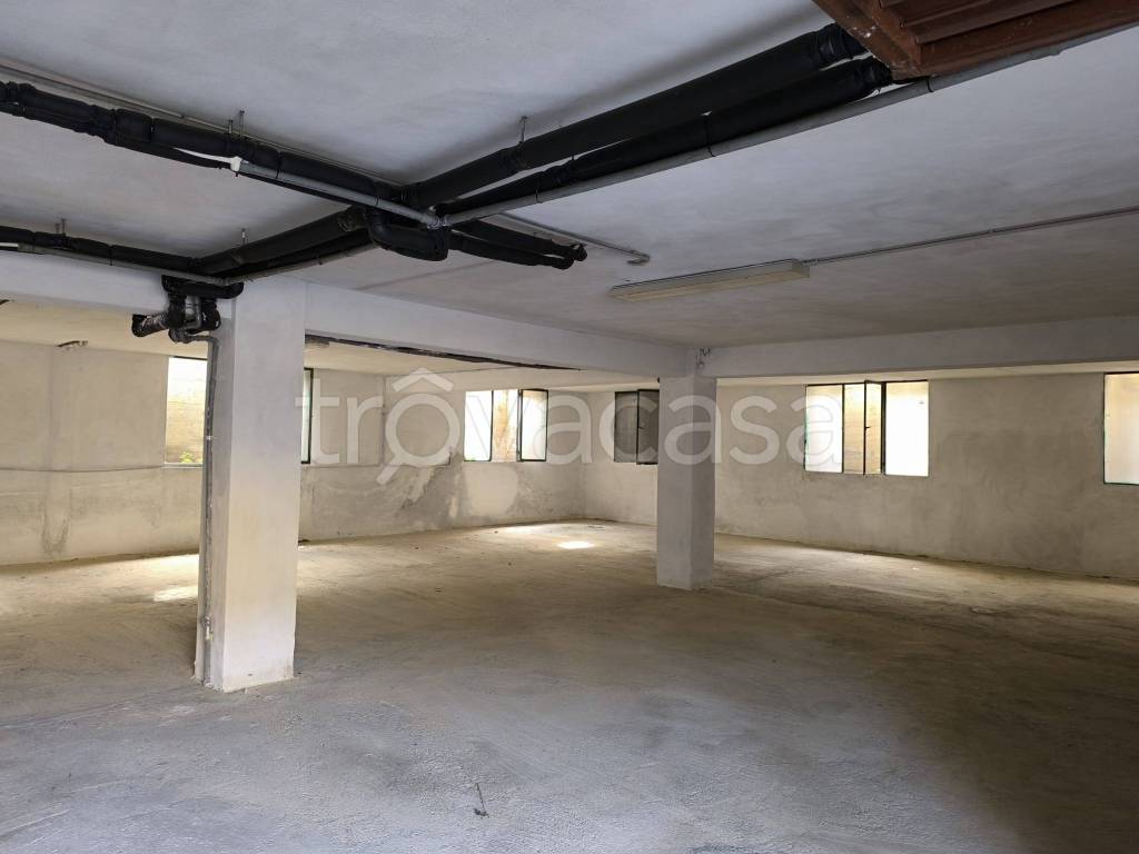 locale commerciale in affitto ad Erbusco