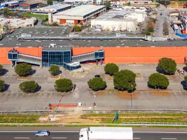 negozio in affitto ad Erbusco in zona Pedergnano