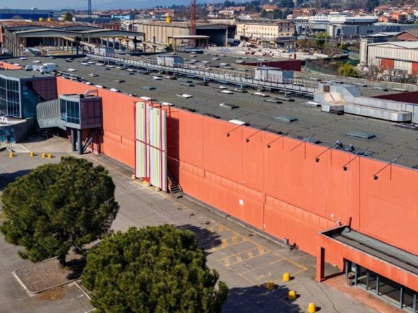 negozio in affitto ad Erbusco in zona Pedergnano