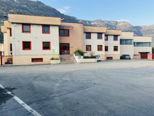 locale commerciale in affitto ad Esine