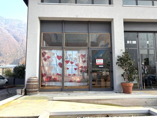 locale commerciale in affitto ad Esine