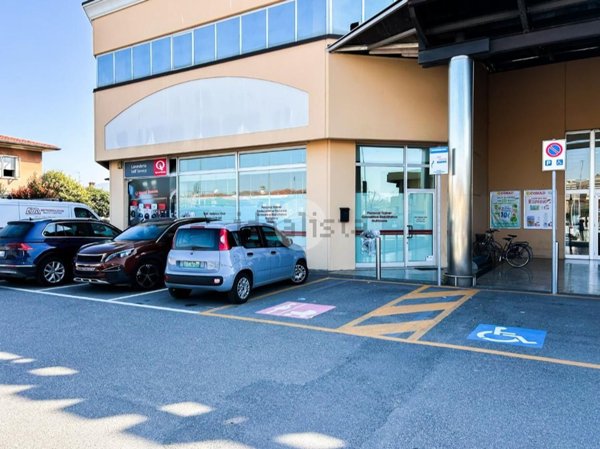 locale commerciale in affitto a Flero