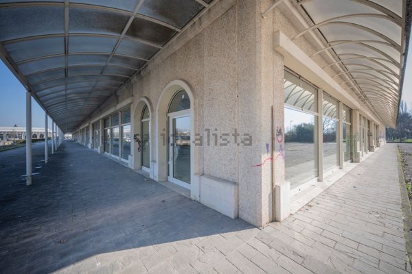 locale commerciale in affitto a Flero