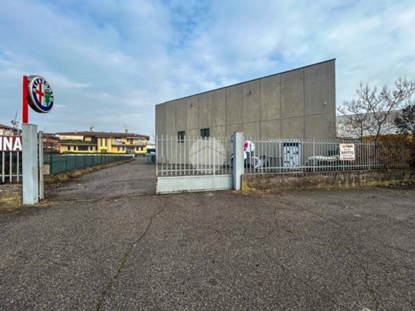 locale commerciale in affitto a Flero