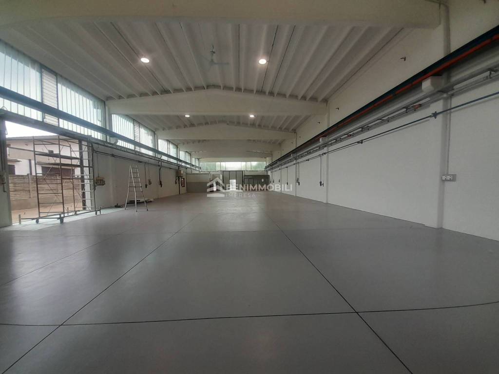 locale commerciale in affitto a Flero